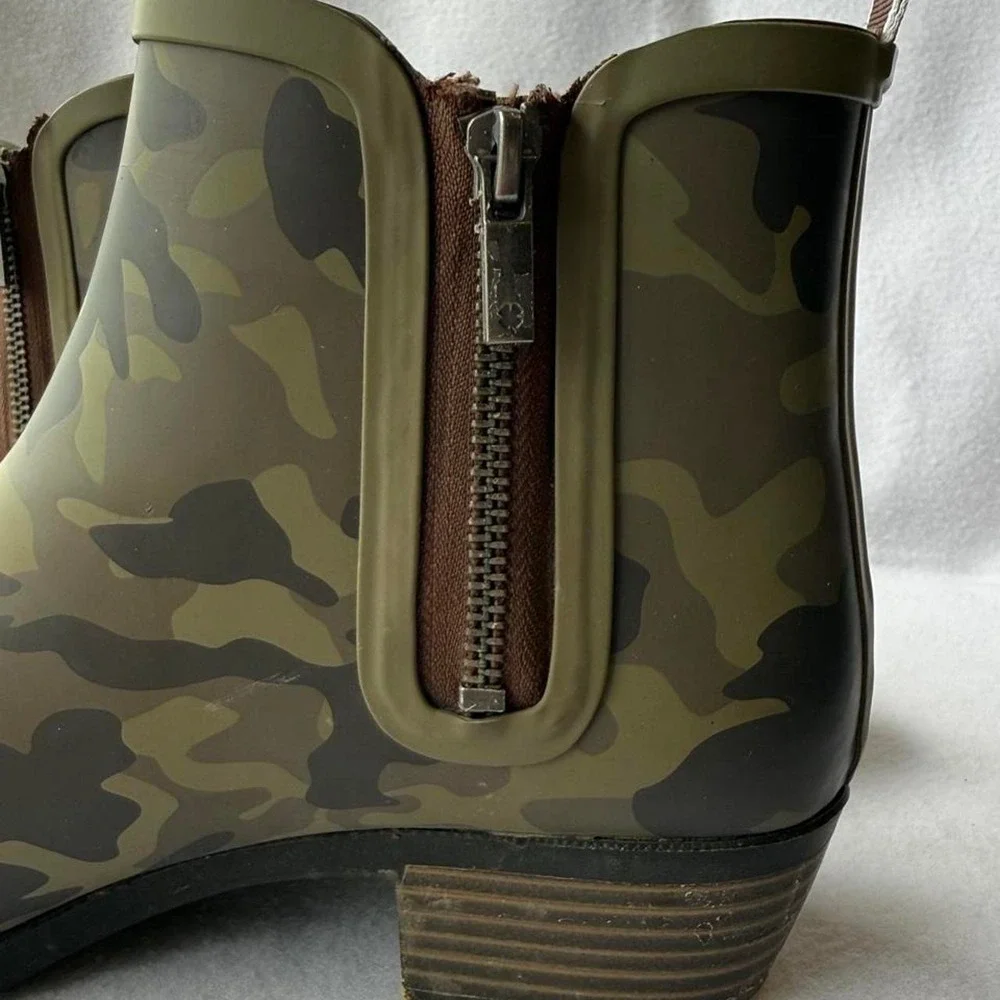 Lucky Brand Basel Camo Rain Boots Womens 10 Olive Green Ankle Booties Waterproof